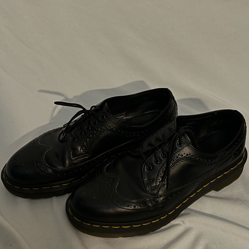 Dr. Martens / 3989 YELLOW STITCH SMOOTH LEATHER BROGUE SHOES